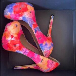 Steve Madden Multicolored Floral Heels Closed Toe Hidden Platform